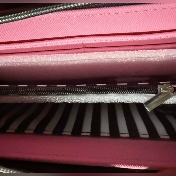 NWT Marc Tetro Large Pink Wallet with Yorkie Terrier - Picture 4 of 4